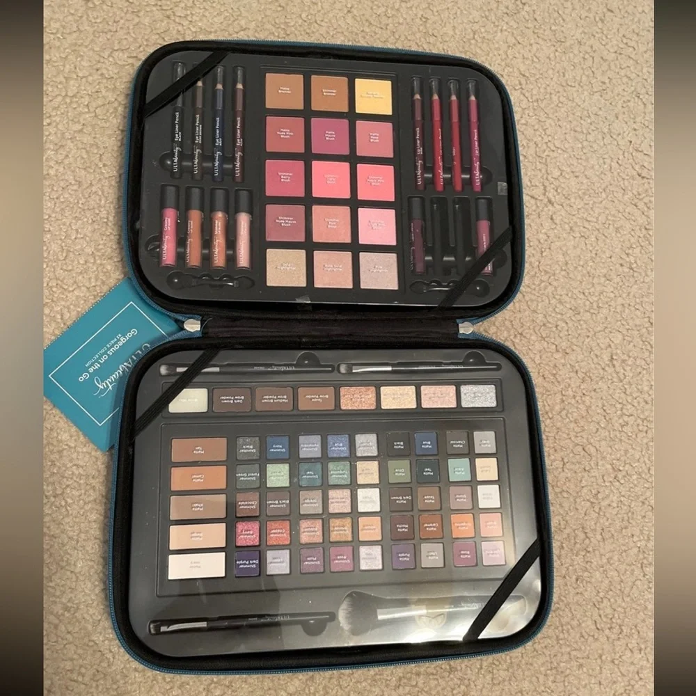 Makeup Kit - Picture 2 of 5